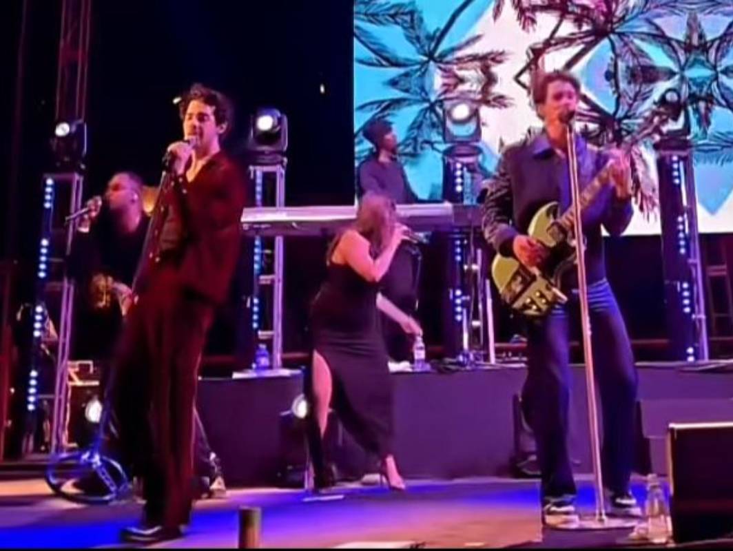 Jonas Brothers dan concierto privado y reciben el 2024 en Los Cabos