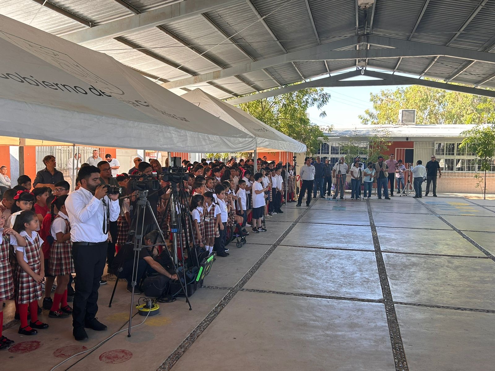 Regresan a clases más de 150 mil estudiantes en BCS - HOY BCS