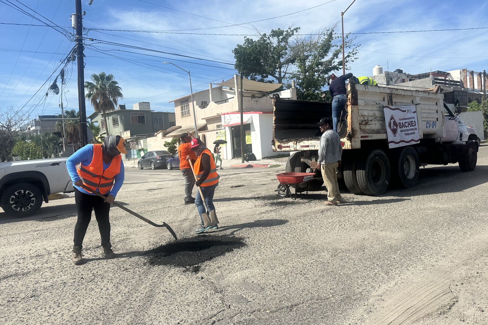 Bacheo ha avanzado en un 40%, asegura alcaldesa de La Paz - HOY BCS