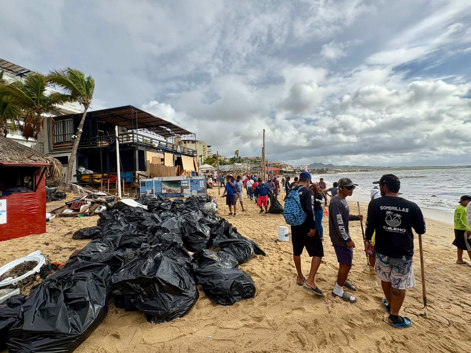 Se unen ciudadanos para limpiar toneladas de basura en la bahía de CSL ...
