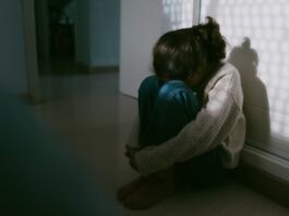 Juez sentencia a sólo 2 años de prisión a sujeto que abusó de niña en primaria rural de La Paz