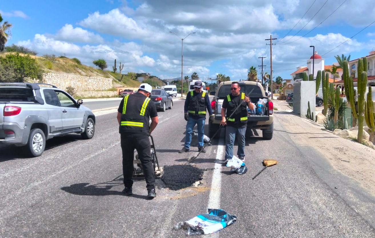 Gobierno de Los Cabos realiza trabajos de bacheo en tramo federal de la ...
