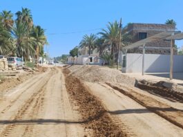Avanzan con el “pavimentanton”: vecinos de El Tezal rehabilitan calle con 300 mil pesos