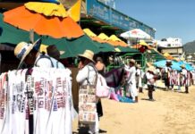 Compromete alcalde regularización de vendedores ambulantes en playa El Médano