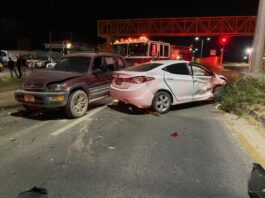 Madrugada de accidentes en Los Cabos: carambola de cuatro autos y una volcadura dejan seis lesionados