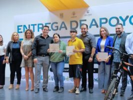 Los Cabos entrega apoyos a jóvenes emprendedores, madres adolescentes y estudiantes destacados