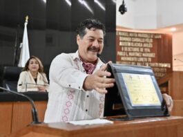 Orgullo sudcaliforniano: Enoc Leaño recibe la máxima distinción cultural de BCS y anuncia nueva cruzada artística para 2026