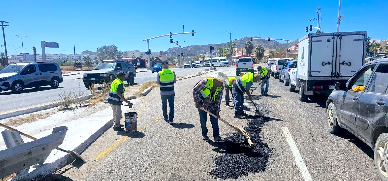 Aplican trabajos de bacheo en tramo de la Transpeninsular en Cabo San ...