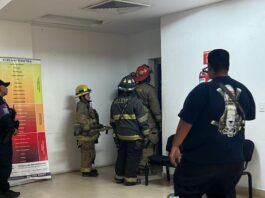 Rescatan a dos mujeres atrapadas en elevador del Centro de Justicia en La Paz