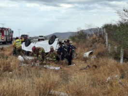 Volcadura de transporte turístico deja 12 lesionados en carretera La Paz–Todos Santos