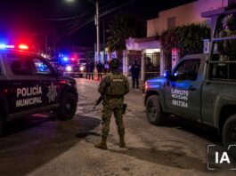 Irrumpen encapuchados armados en vivienda de La Paz; golpean a un hombre y desatan movilización policiaca
