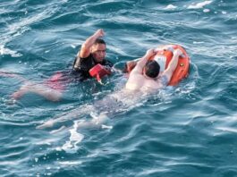 Video: Con dron ubican y rescatan a bañista que no podía salir del mar en Playa Las Viudas