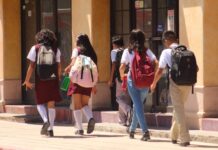 Familias reúnen firmas para pedir cambio de protocolo de suspensión de clases en Los Cabos